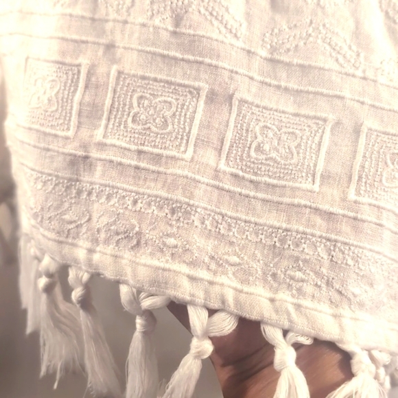 J.Mclaughlin White embroidered Poncho Blouse with Arms Size M/L - Picture 2 of 10